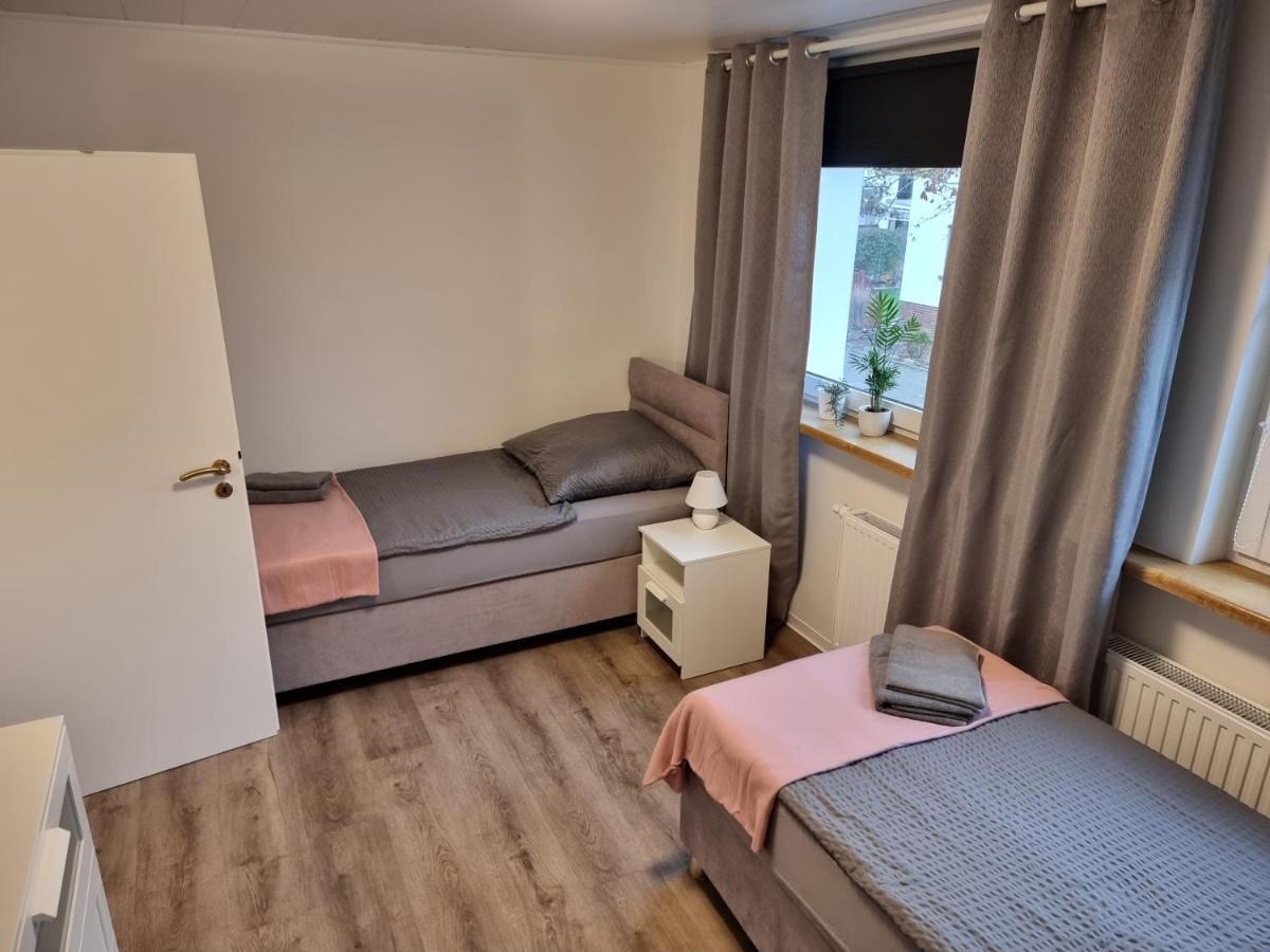 Gaestehaus-Ferienwohnung-Appartement Mit Terrasse - Naehe Kliniken/ Herzzentrum Bad Oeynhausen Esterno foto